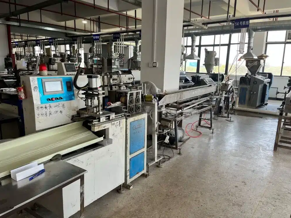 custom extruded plastic profiles factory